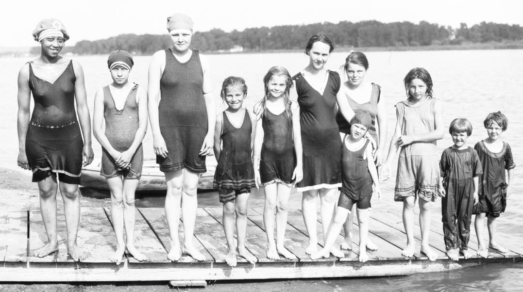 Swimming at the Omaha Municipal Beach on Carter Lake in 1919