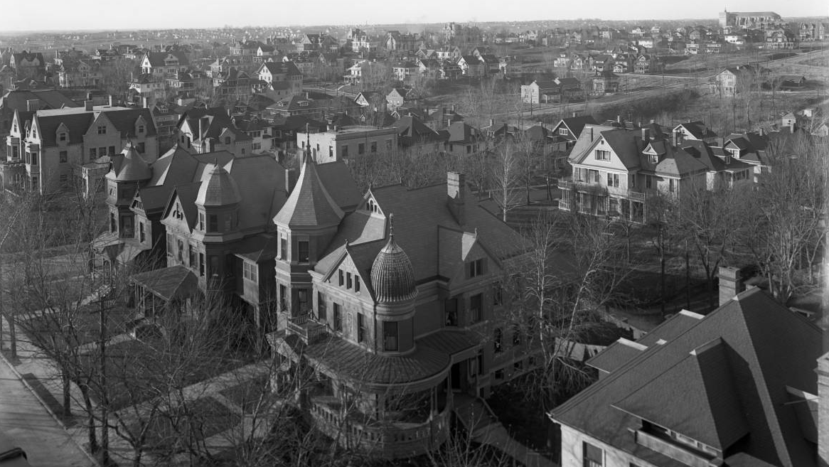 A 1920s birds eye view of the Gold Coast Historic District, looking northwest from 36th and Farnam.